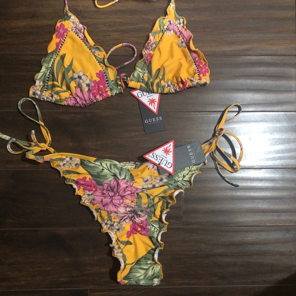 Guess swimsuit - Picture 2 of 3